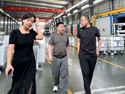 Cliente taiwanês visita a oficina de produção de transformadores da Jinan Qinghe Electric