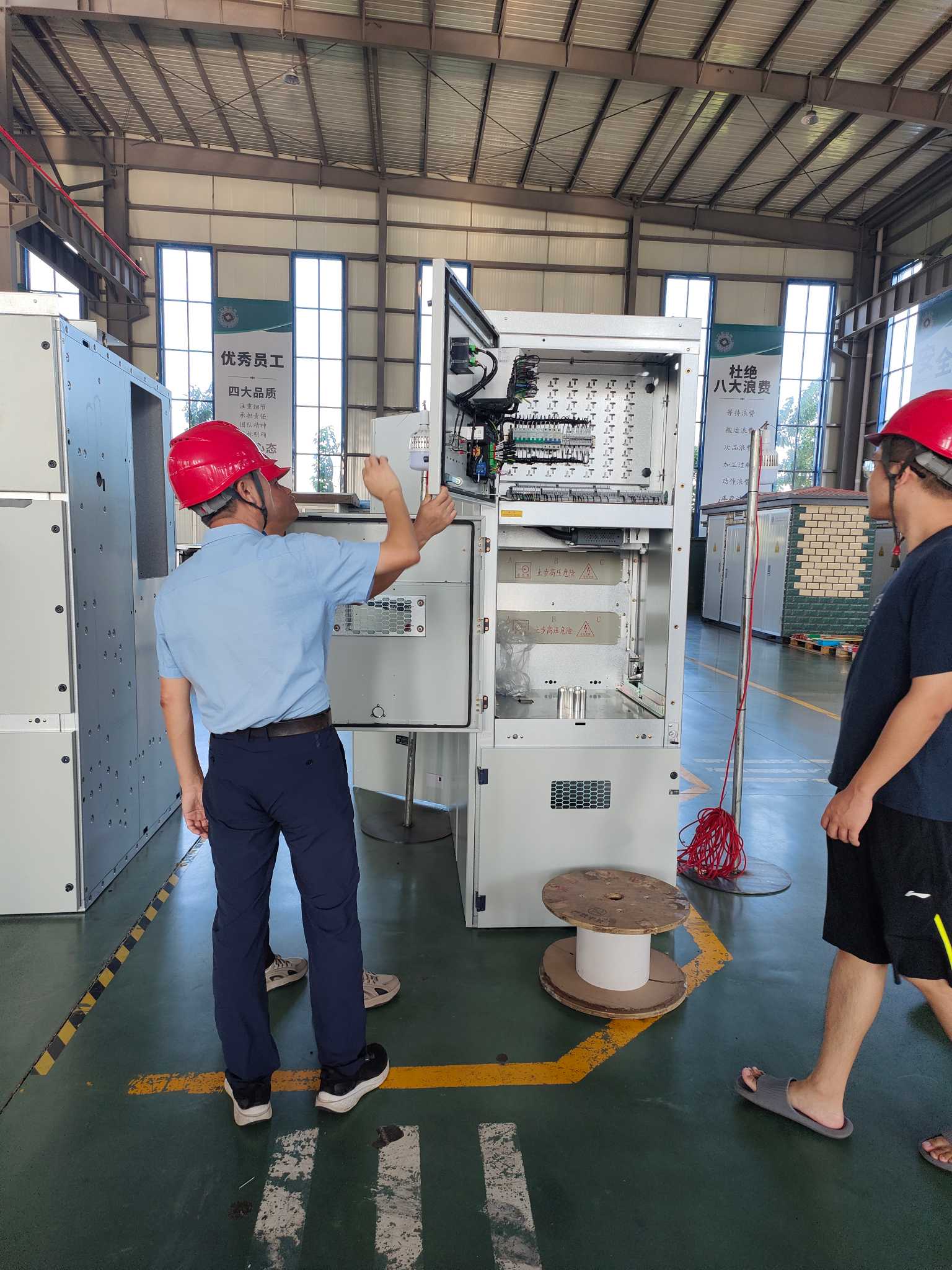 Switchgear voltan sederhana